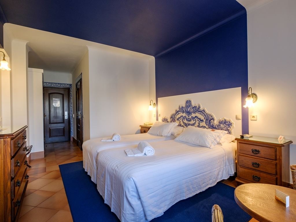 rooms-pd--clasic-pool-viewgarden-view