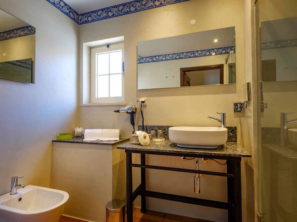 rooms-pd--clasic-pool-viewgarden-view