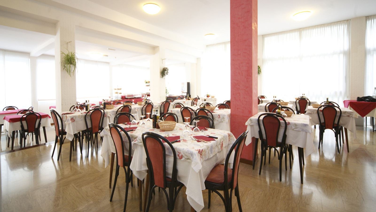 restaurants-restaurant