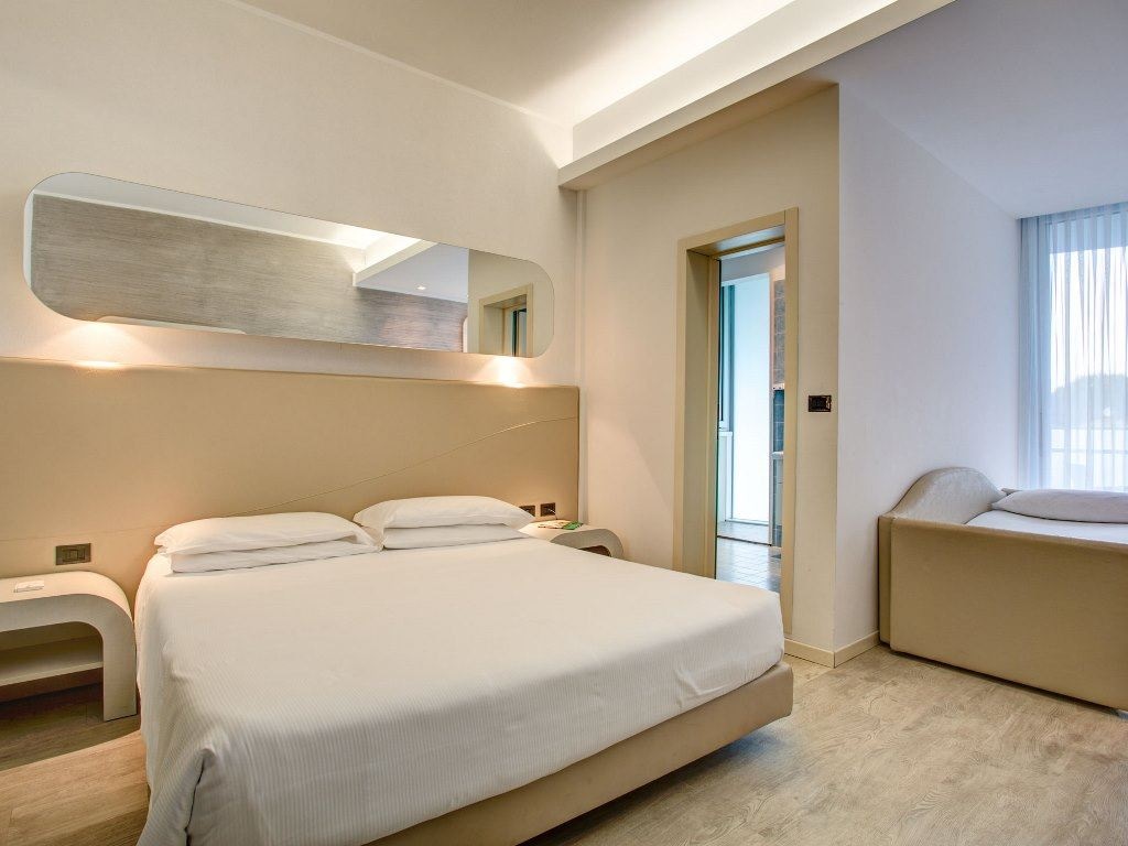 rooms-classic-room--with-balcony