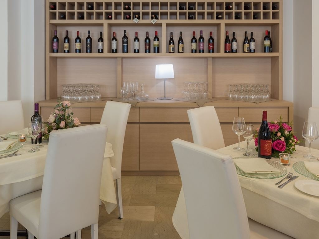 restaurants-restaurant