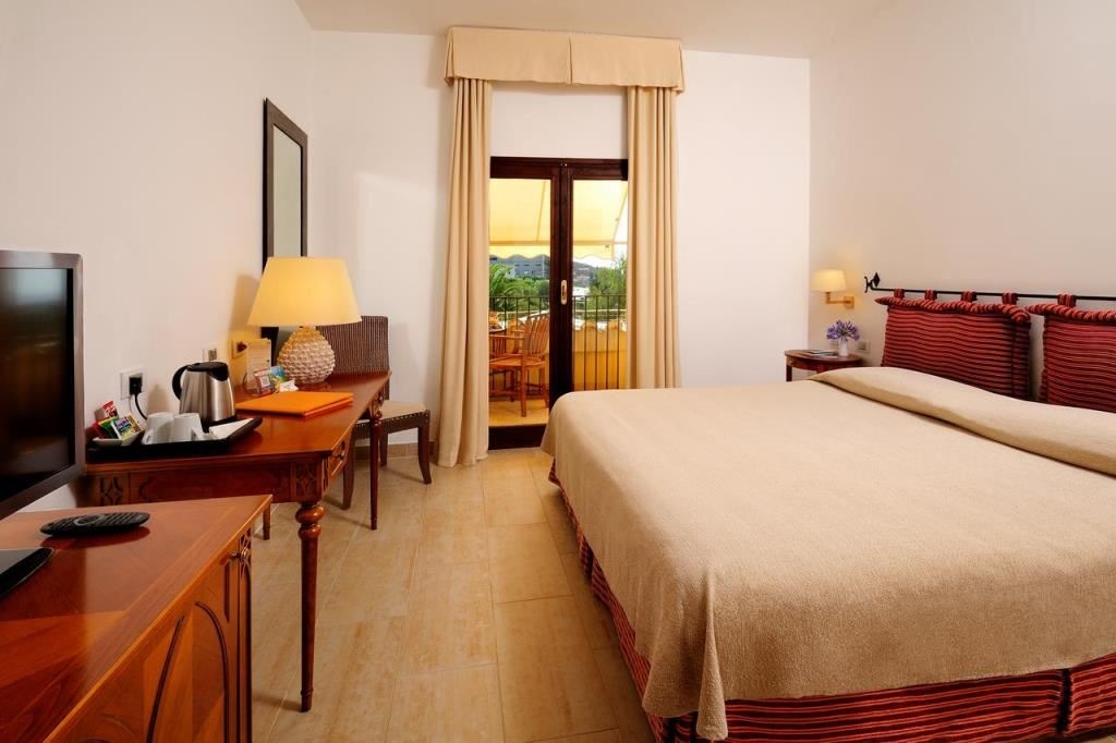 rooms-classic-room-garden-view