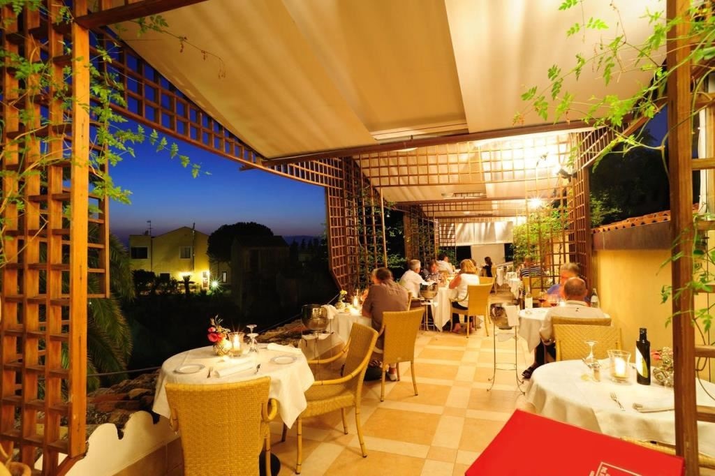 restaurants-restaurant