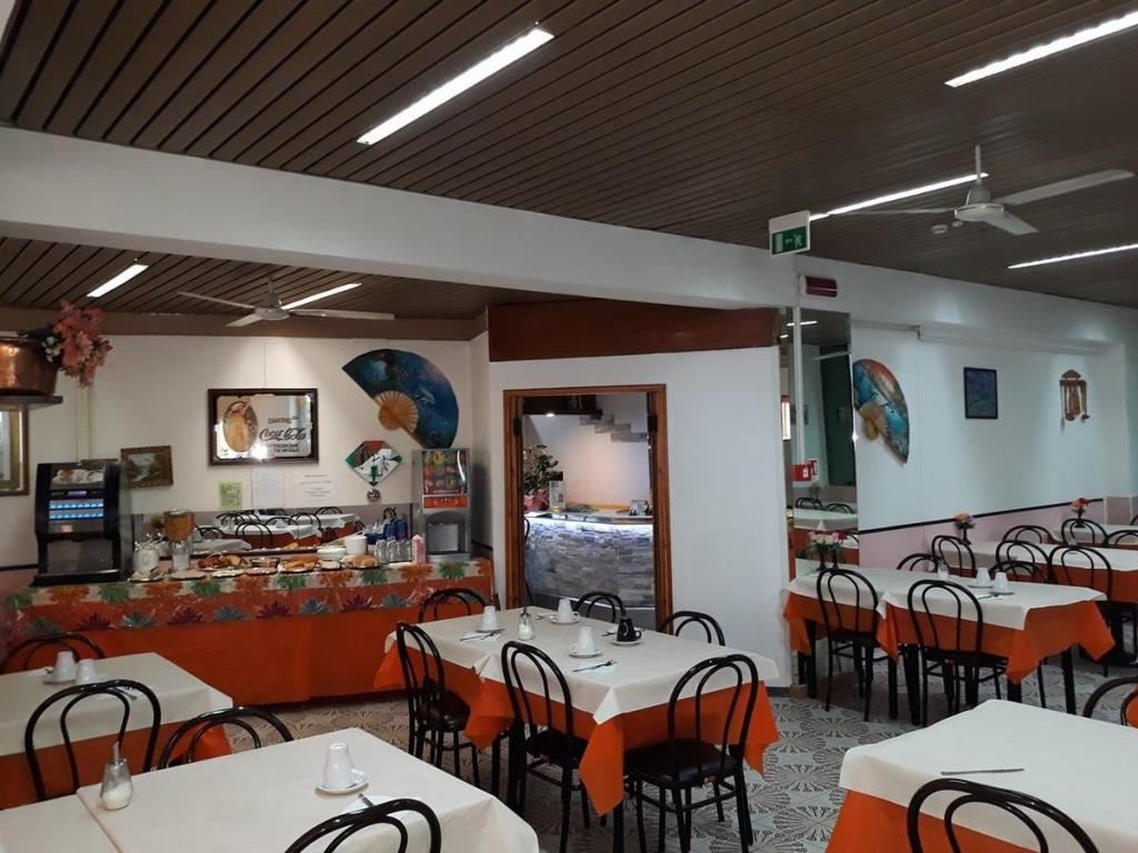 restaurants-restaurant