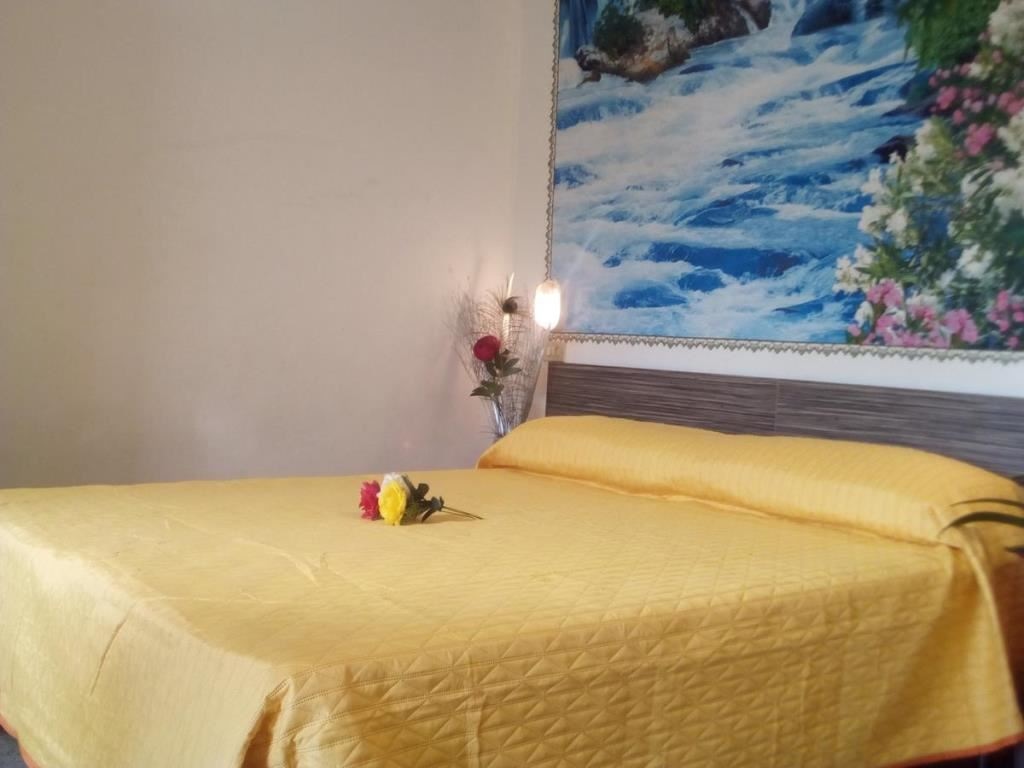 rooms-single-room--with-balcony