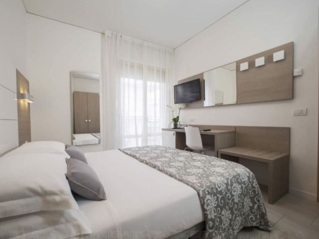 rooms-standard-room-side-sea-view