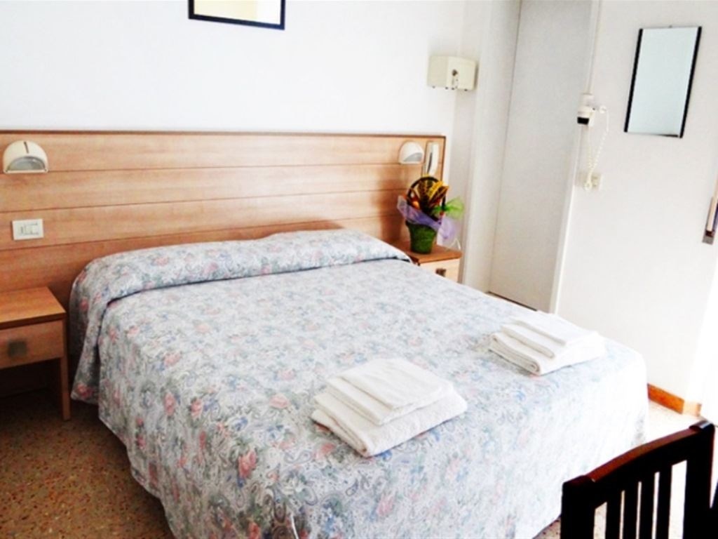 rooms-standard-room-with-balcony