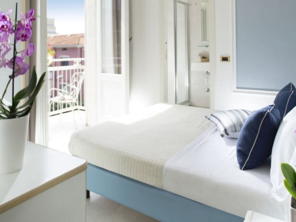 rooms-standard-room-with-balcony