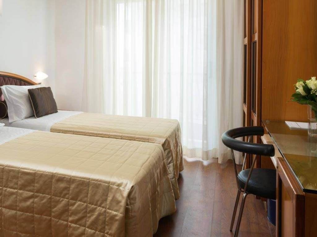 rooms-deluxe-room-pool-view-with-balcony-34-pax