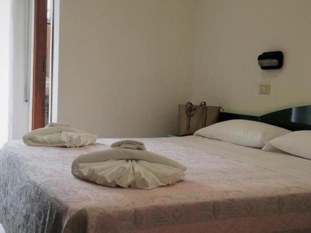 rooms-standard-room-with-balcony