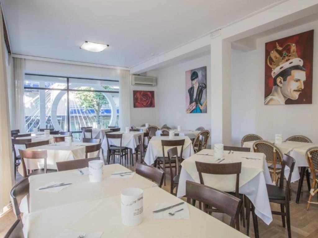 restaurants-restaurant