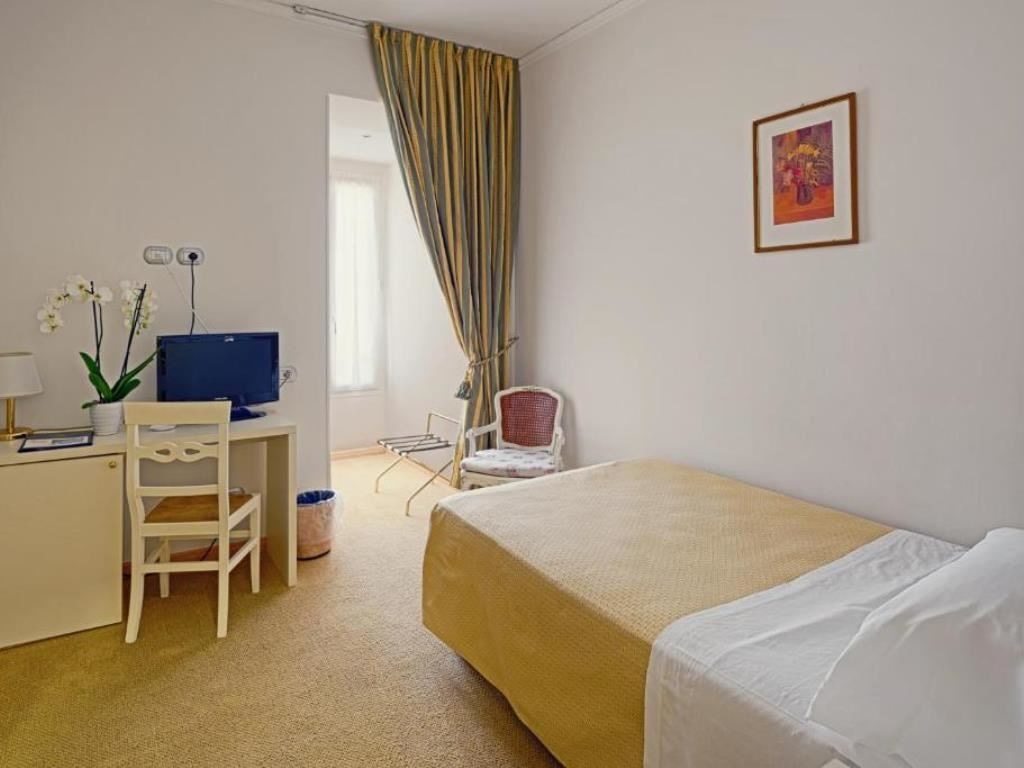 rooms-single-room