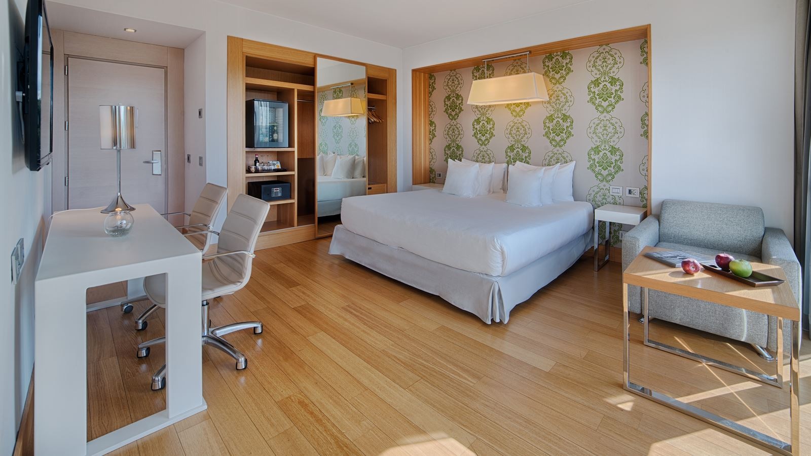rooms-family-room-capacity-3