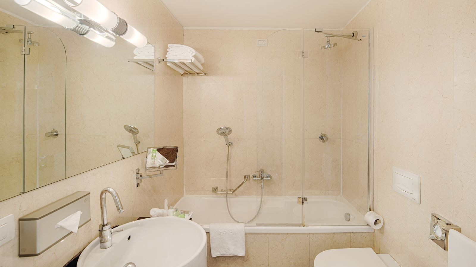 rooms-family-room-capacity-3