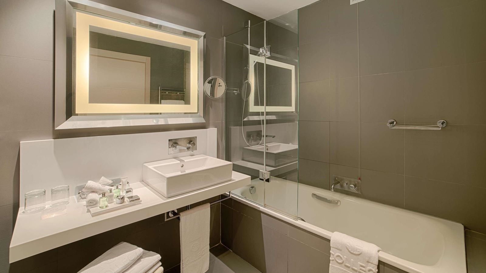 rooms-double-single-use-superior-with-views