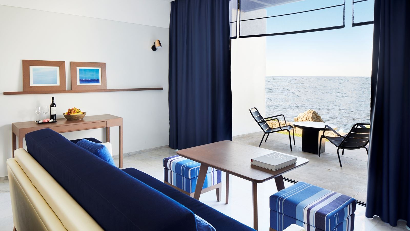 rooms-superior-suite-beachfront-terrace