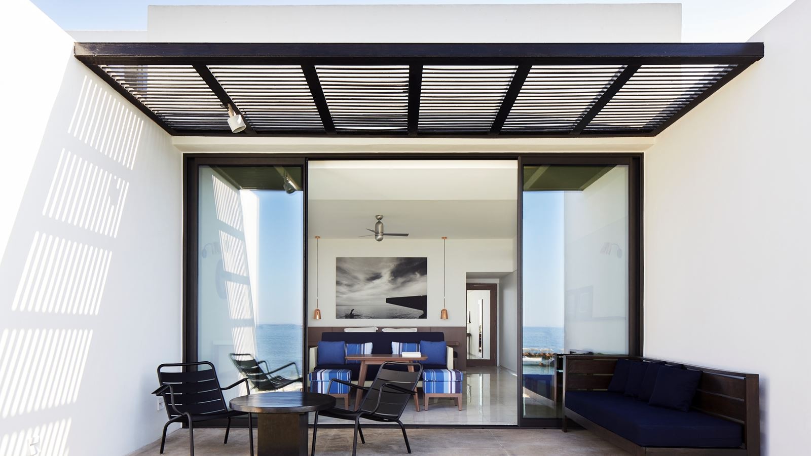 rooms-superior-suite-beachfront-terrace