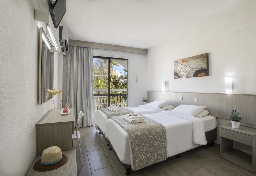 rooms-standard-room-balcony