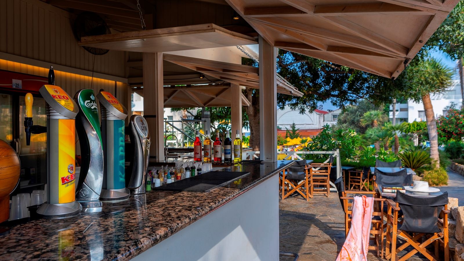 restaurants-pool-bar