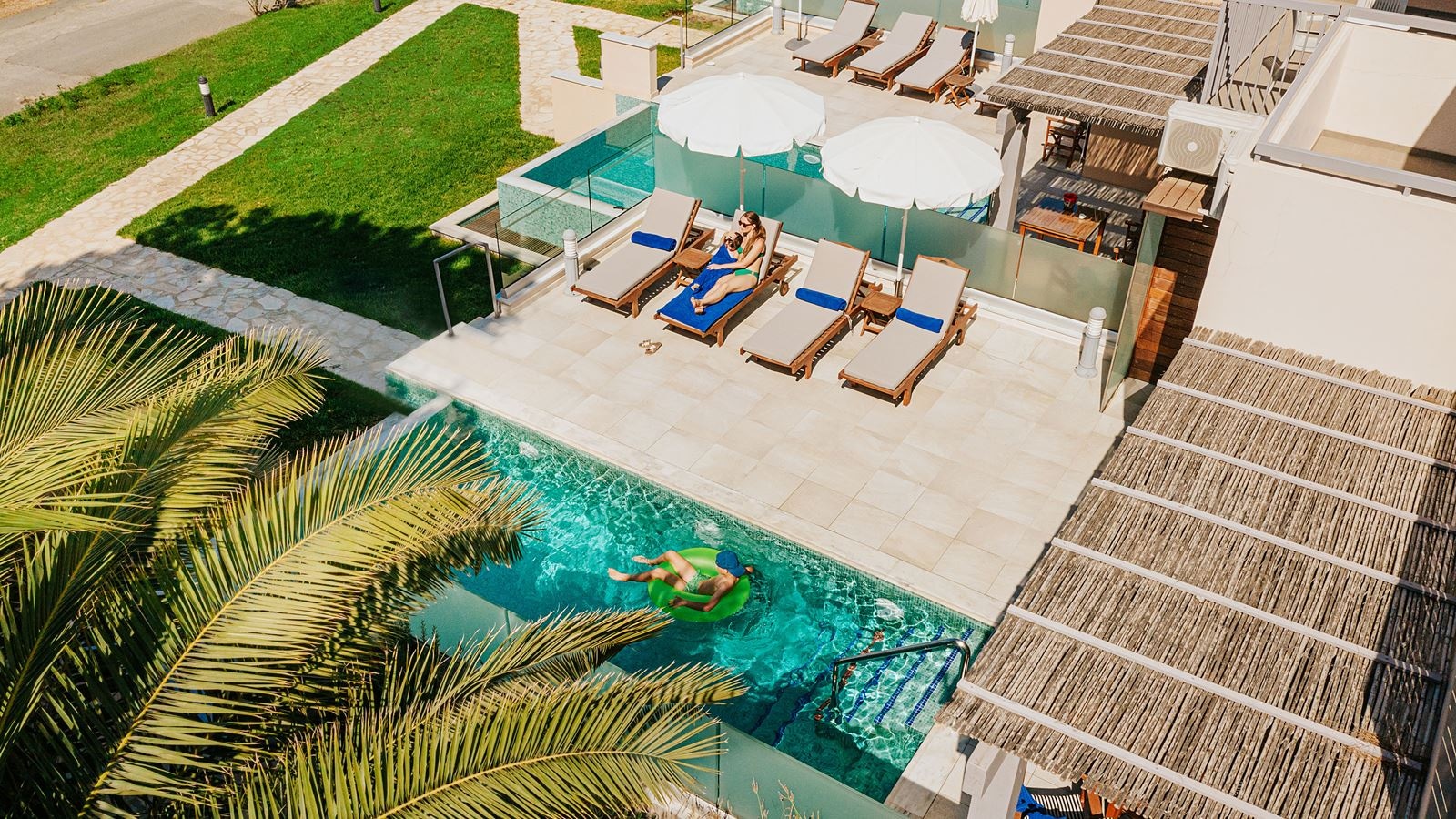 rooms-1-bedroom-suite-privatepoolterrace