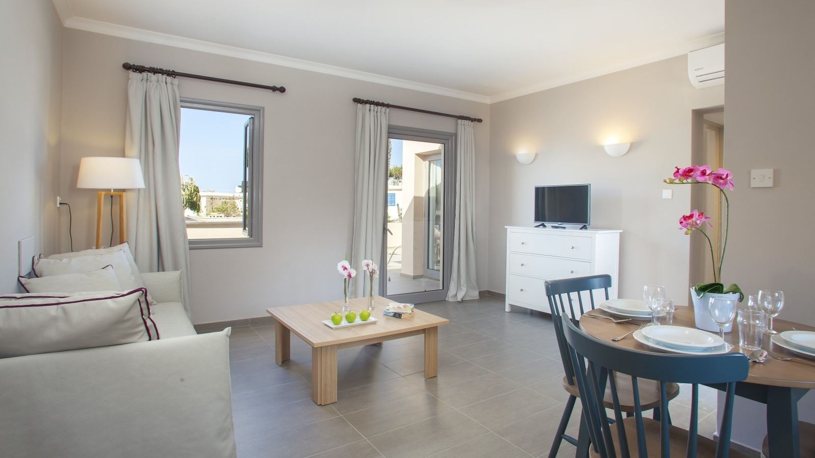 rooms-1-bedroom-suite-privatepoolterrace