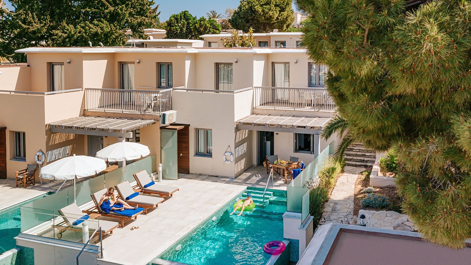 rooms-1-bedroom-suite-privatepoolterrace