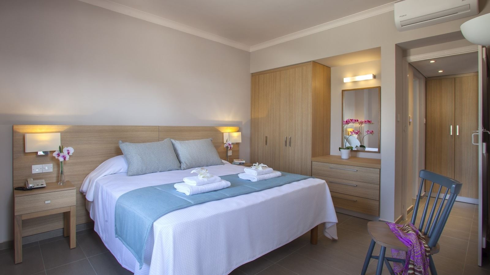 rooms-1-bedroom-superior-apartment-balcony-or-terrace