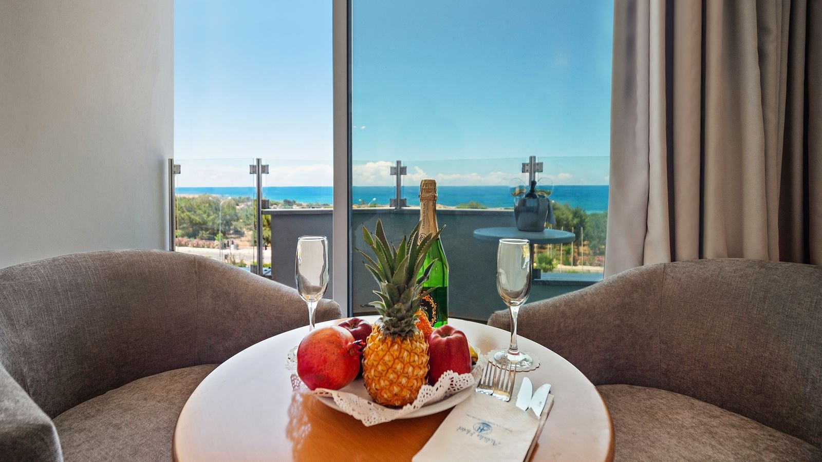 rooms-standard-room-seaview-balcony