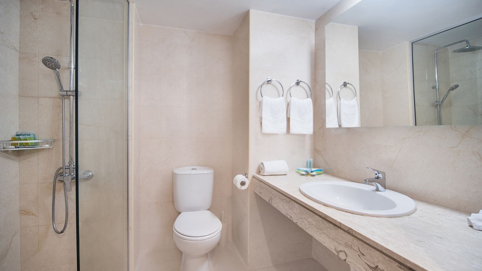 rooms-singleuse-standard-room-lateralseaview-balcony