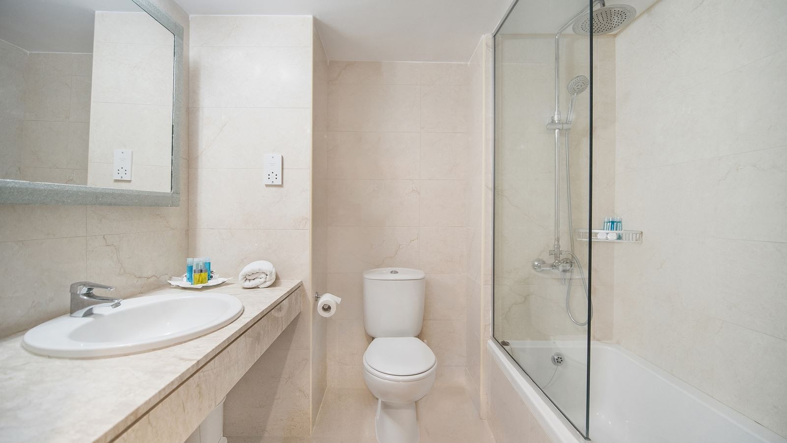 rooms-singleuse-standard-room-balcony