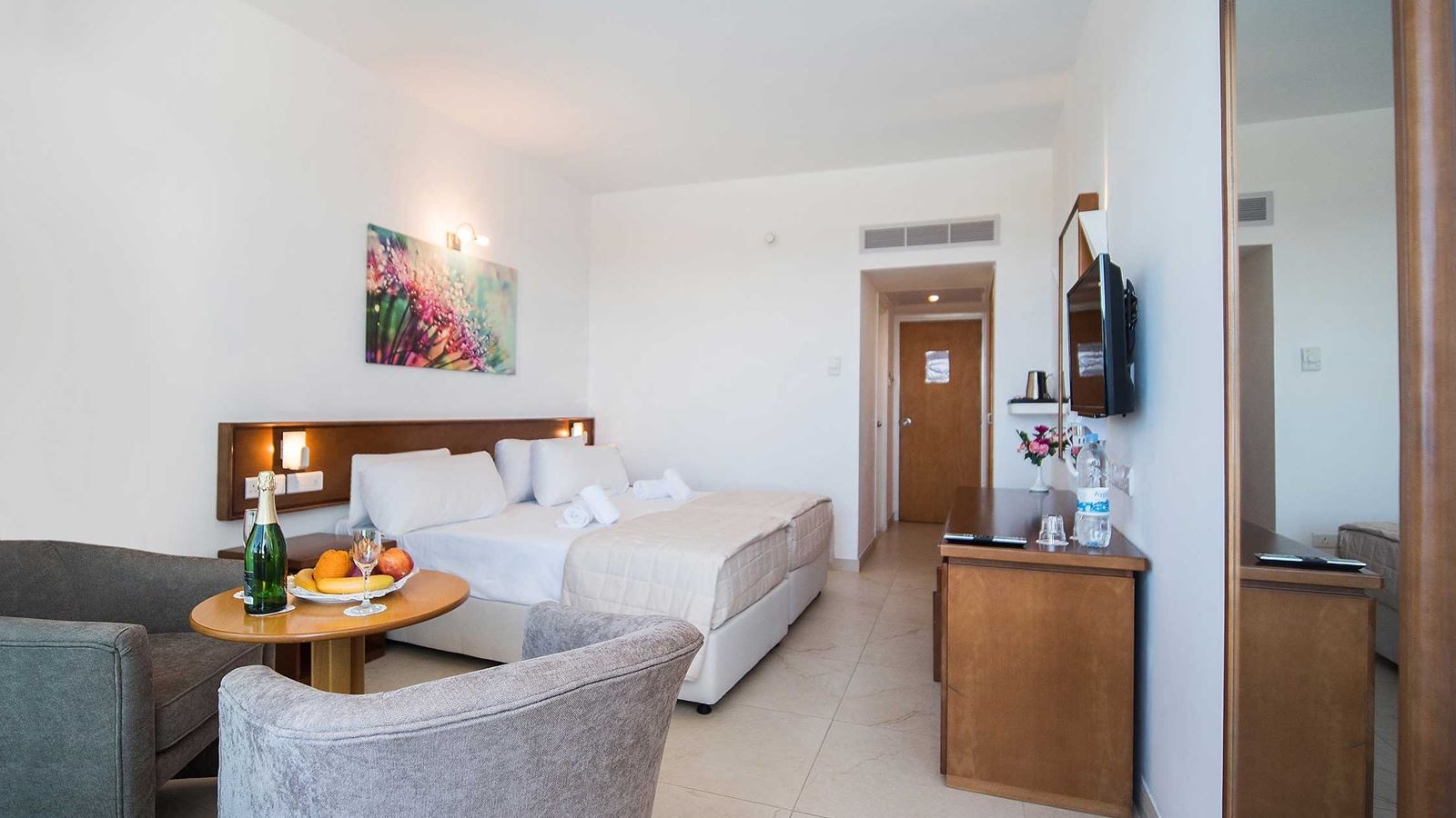 rooms-standard-double-pool-view