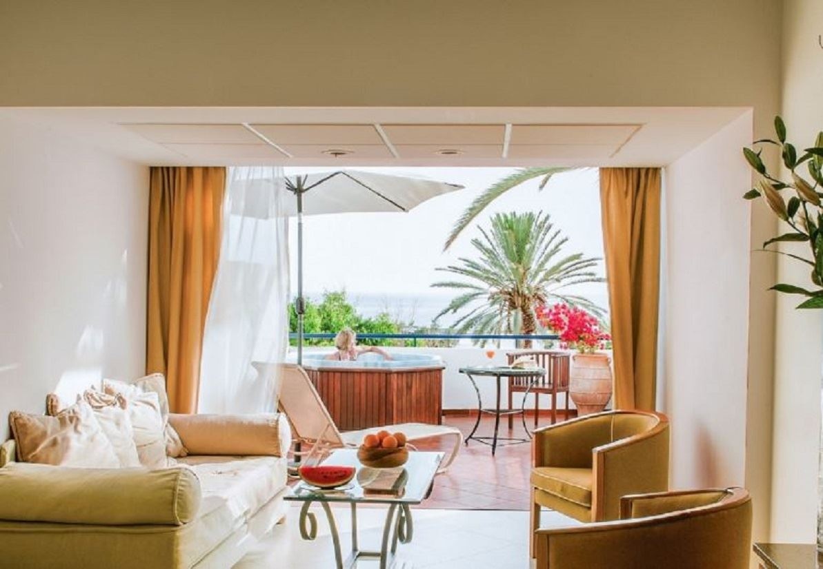 rooms-twin-standard-juniorsuite-seaview-private-jacuzzi-terrace-