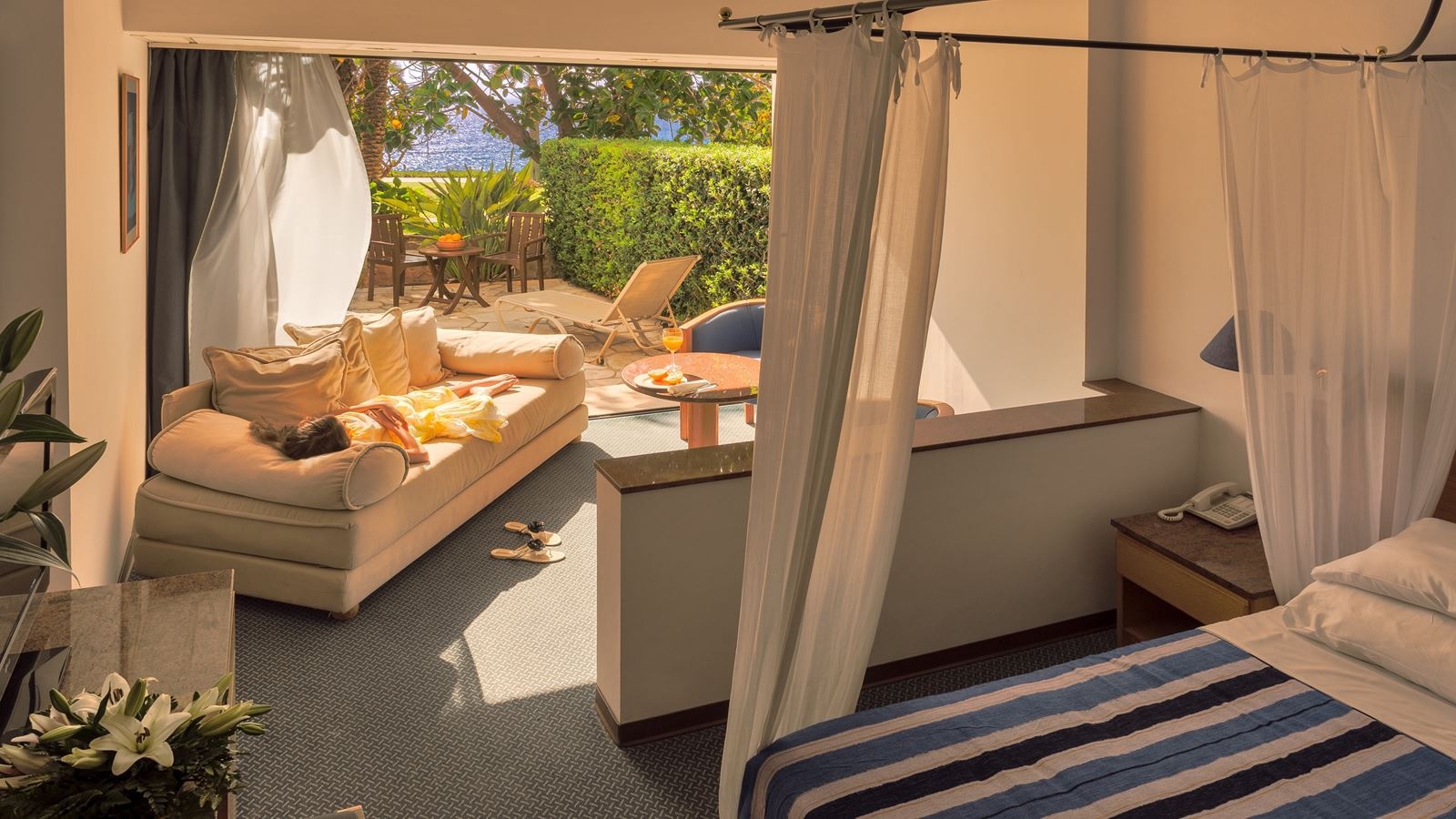 rooms-juniorsuite-seaview-privategarden