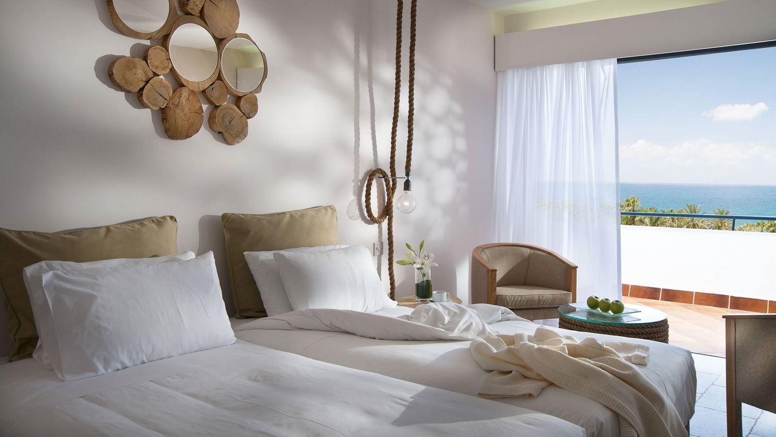 rooms-twin-standard-room-seaview-balcony