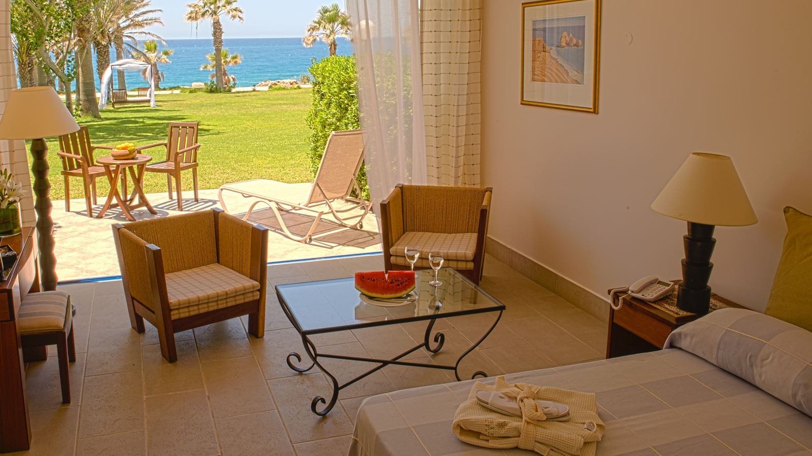 rooms-junior-suite-seaview-with-privategarden
