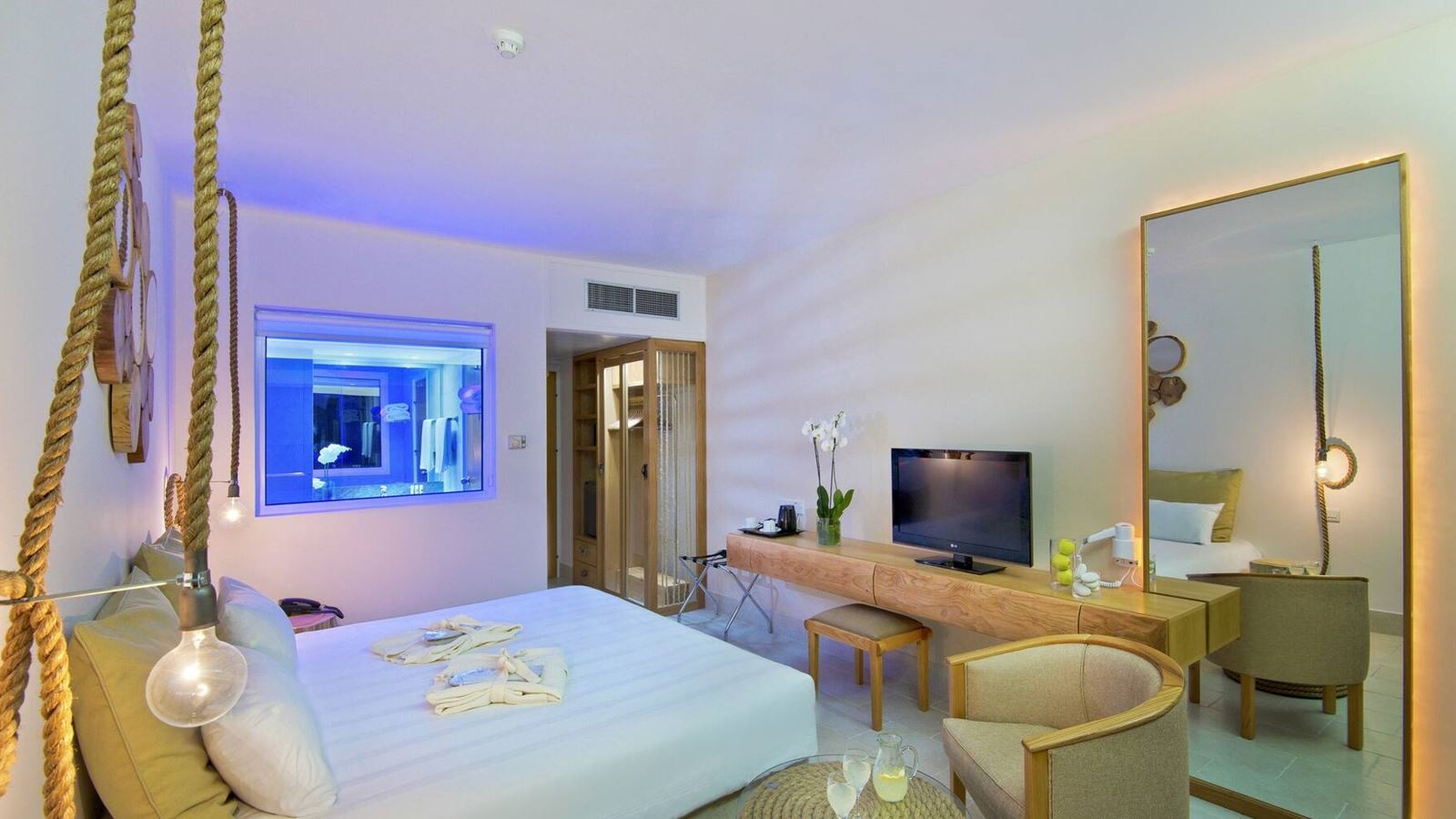 rooms-family-suite-seaview-balcony