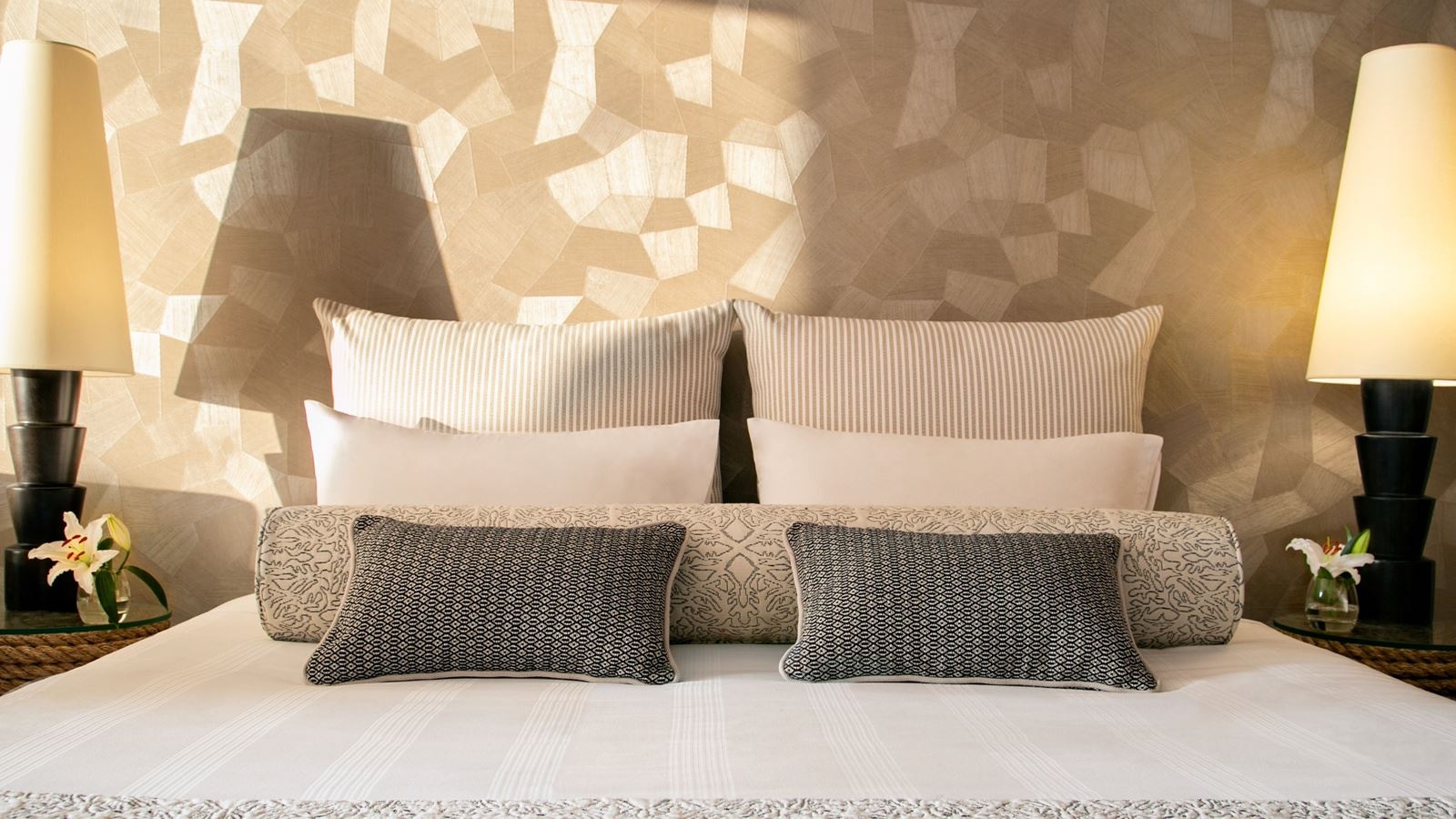 rooms-premium-deluxe-junior-suite--bathroom-with-whirlpool-bath
