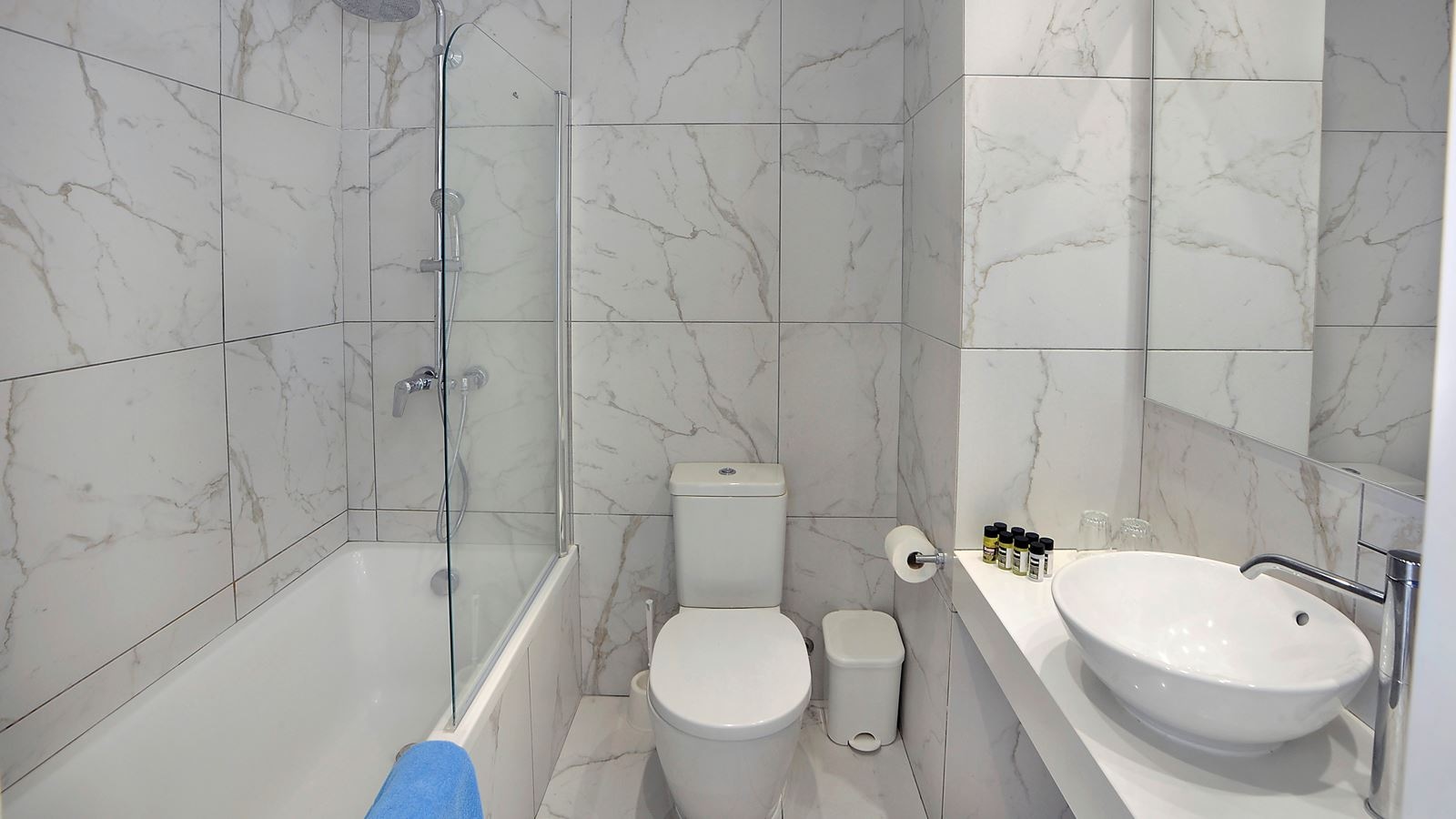 rooms-superior-familyroom-inland-view-balcony