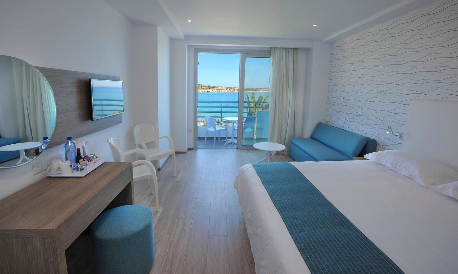 rooms-suite-family-seaview