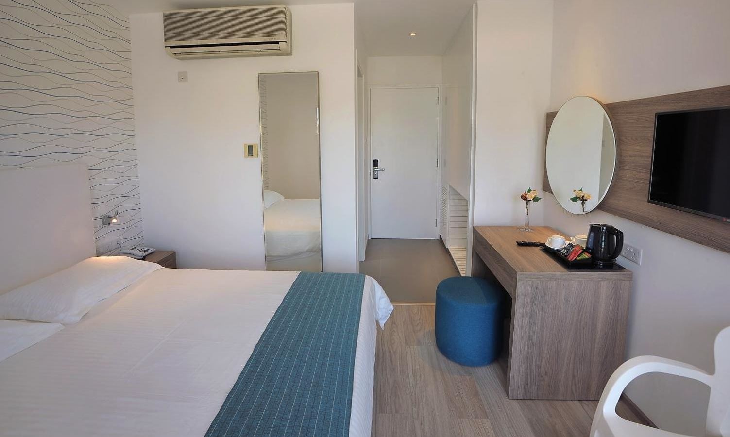 rooms-room-superior-sideseaview