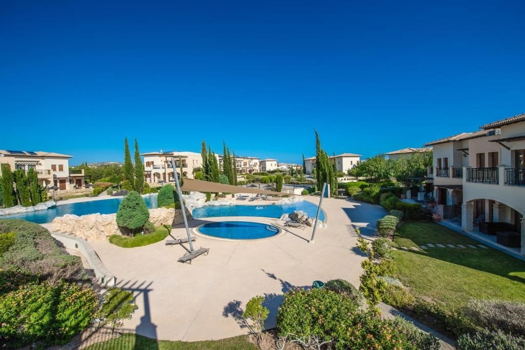 rooms-2-bedroom-standard-apartment-sharedpoolterrace