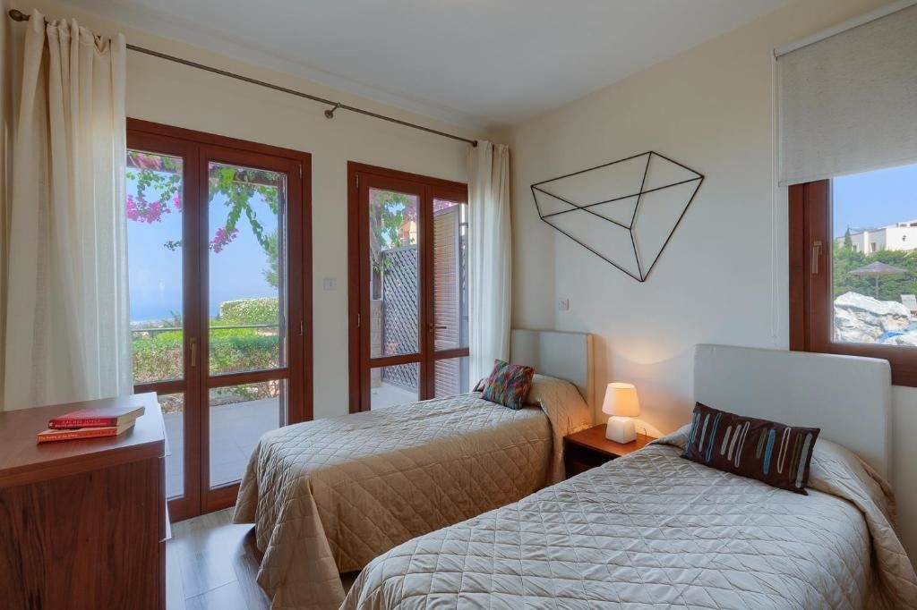 rooms-3-bedroom-standard-villa-sharedpoolterrace