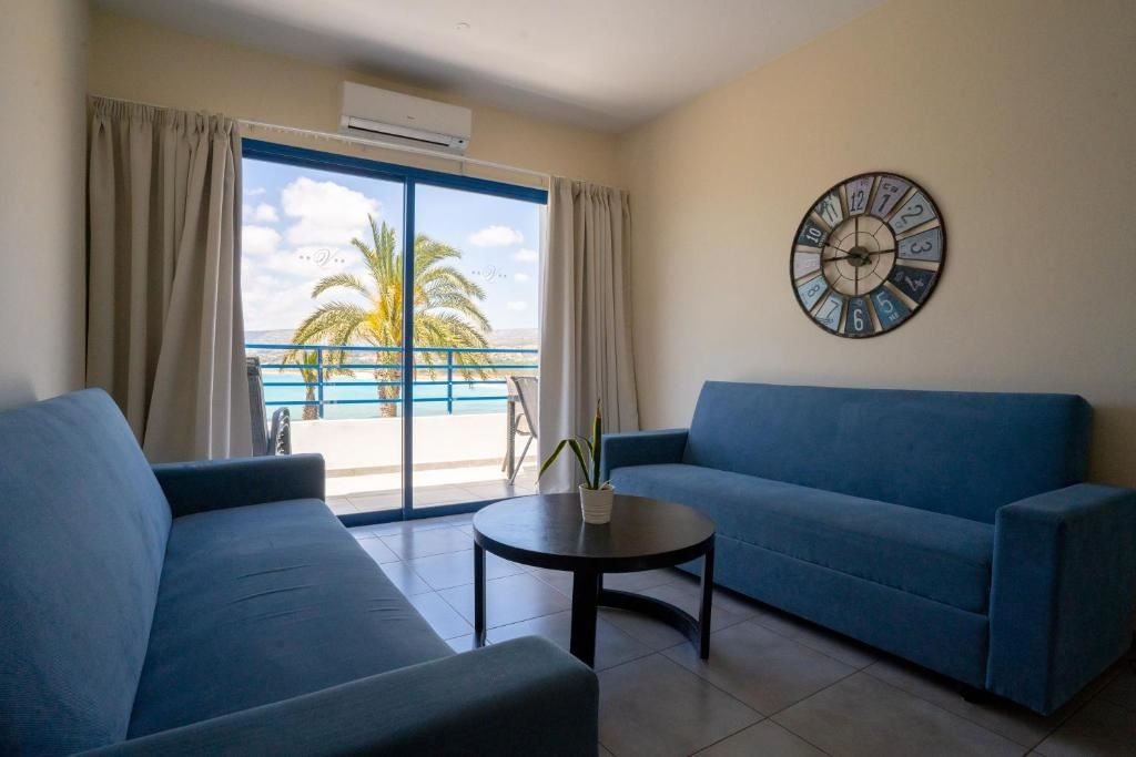 rooms-2-bedroom-superior-apartment-seaview-balcony