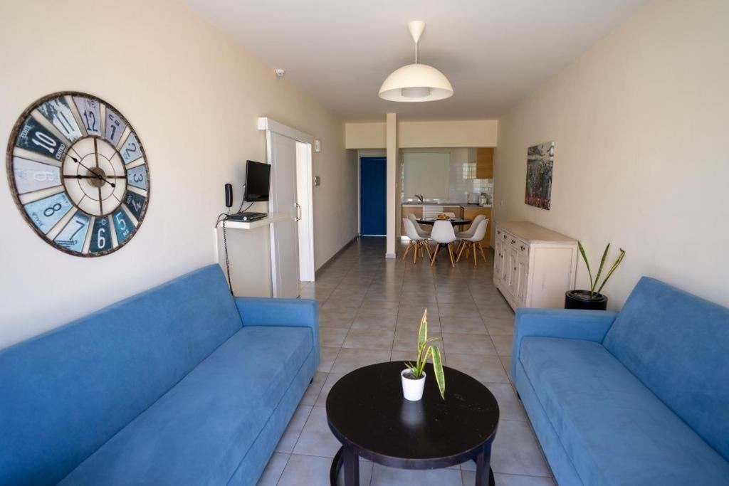 rooms-2-bedroom-superior-apartment-seaview-balcony