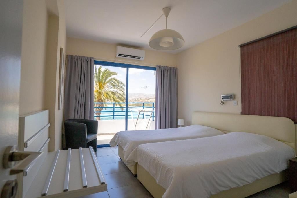 rooms-2-bedroom-superior-apartment-seaview-balcony