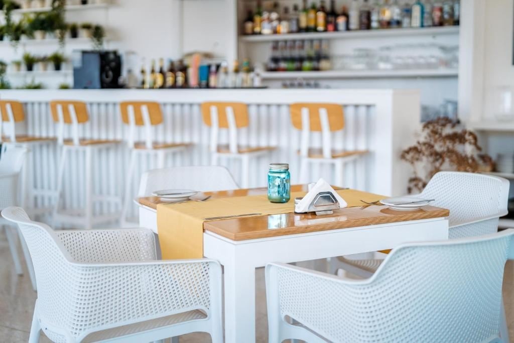 restaurants-sunset-bar-and-terrace