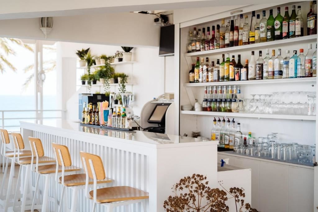 bars-sunset-bar-and-terrace