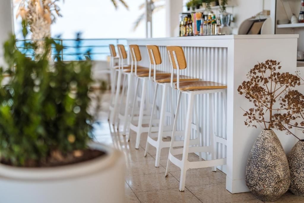 bars-sunset-bar-and-terrace