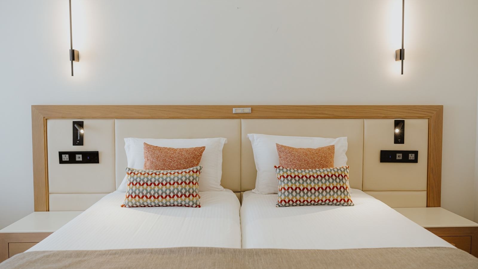 rooms-superior-room--balcony-