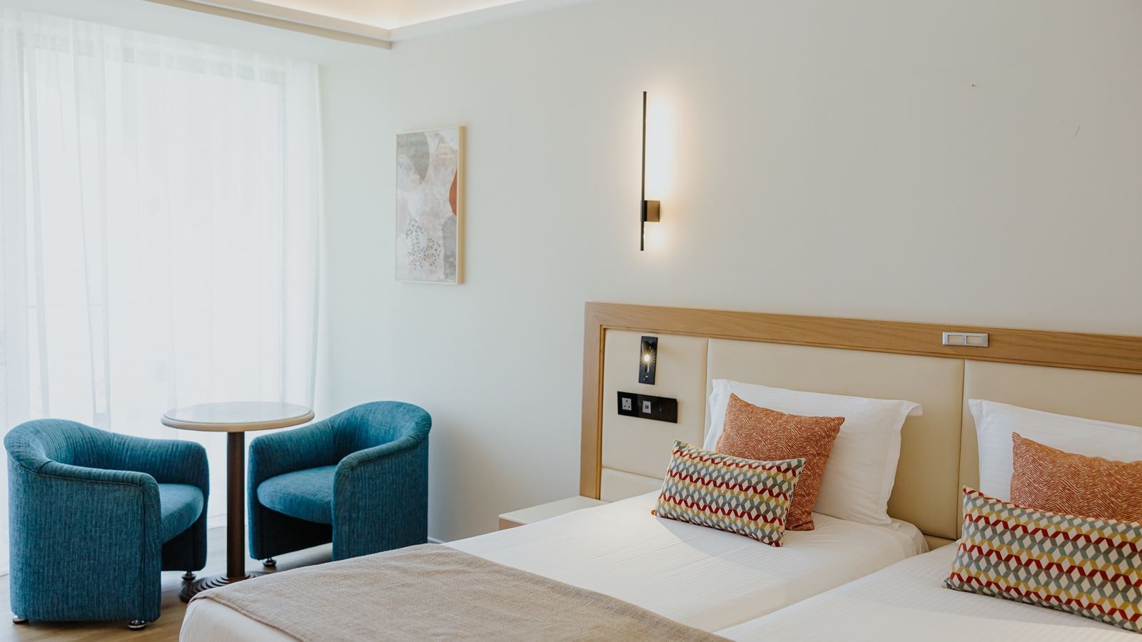 rooms-superior-room--balcony-